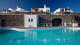 Carpe Diem - Você viverá dias inesquecíveis na romântica Ilha de Santorini cercado pelo luxo de um hotel 5 estrelas.