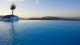 Carpe Diem - Da piscina de borda infinita você terá a visão do espetáculo que envolve o mar, o vulcão e o pôr do sol. 