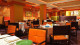 The Excelsior Hotel - Decoração em cores vivas e uma deliciosa fusão de cozinha latina no Restaurante Calle Ocho.