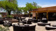 Hotel Kunza e Spa - Espaços ao ar livre com poltronas para relaxar e apreciar o azul inigualável do céu de Atacama. 
