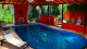 Vila da Mata - Além da convidativa piscina externa a pousada conta com outra cheia de charme, coberta e aquecida. 