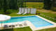 Victoria Fields Hotel  - Nadar na piscina e relaxar nas espreguiçadeiras respirando o ar do campo é purificador! 