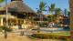 Bel Air Collection - Os telhados de palha e os coqueiros dão ao hotel um clima tropical todo especial!