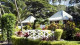 Koro Sun Resort - Os confortáveis “bures” (bangalôs) em meio a jardins e coqueirais  magníficos