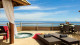 Legends Resort - Na sua Villa, as espreguiçadeiras e a jacuzzi lhe proporcionam uma linda vista para as lagoas translúcidas