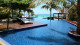 Le Rêve Hotel e Spa - Ou mergulhando na deliciosa piscina que parece se unir ao mar!