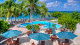 The Buccaneer - A piscina abre-se ao mar do Caribe, imagine-se a tomar sol neste cenário!