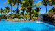 Palm Island Resort - A piscina exuberante do Palm é um concorrente sério ao próprio mar, que fica a alguns metros