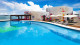 Aloft Cancun - Já as opções de lazer começam pela piscina na cobertura, com uma estonteante vista panorâmica sobre o mar.