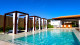Hotel Aretê - E por falar em piscina, ela é um dos destaques do lazer, projetada ao ar livre com gazebos ao redor.
