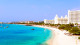 Riu Palace Aruba - A hospedagem está à beira das águas cristalinas de Palm Beach, a praia mais famosa do destino. 