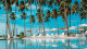 Asenza Beach Resort - A área da piscina ainda é ideal para aproveitar o clima de sol e relaxar nas espreguiçadeiras.