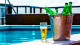 Atlântico Praia Hotel - Que tal um mergulho regado a boas bebidas? Nada melhor para se refrescar do calor nordestino! 