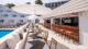 Barceló Portinatx - É o El Faro Pool Bar que fica responsável por servir aos hóspedes drinks e petiscos na área da piscina.