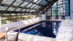 Blue Tree Premium Paulista - A piscina é coberta e climatizada, perfeita para qualquer momento.