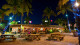 Bolongo Bay Beach Resort - No Restaurante Lobster Grille você irá provar delícias com os pés na areia.