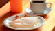 Carmel Taíba - Agraciando o paladar, o café da manhã incluso na tarifa é servido no Restaurante Cipó, com tapiocas, waffles, etc.