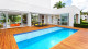 Casa Green Village - E uma piscina privativa e climatizada. Com exclusividade total, é a pedida certa para curtir qualquer hora do dia.