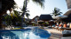 CasaSandra Boutique Hotel - O mar a poucos passos e uma refrescante piscina cercada por convidativas espreguiçadeiras.