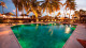 Celi Hotel Aracaju - No lazer, a piscina ao ar livre é ótima pedida para relaxar, se divertir na água e aproveitar o clima ameno de Aracaju.