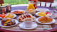 Ciribaí Praia Hotel - E para aproveitar com energia, o café da manhã incluso na tarifa é servido em estilo buffet com várias opções.