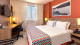 Comfort Hotel Santos - O descanso fica por conta da acomodação Superior, de 19 m², ou Suíte Casal, de 35 m², ambas com TV, AC e frigobar.
