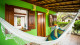 Costa Brasilis Resort - Ele é equipado com AC, TV com canais a cabo, frigobar e amenities, e possui vista para o jardim.