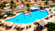 Del Mar Hotel - São duas piscinas ao ar livre para aproveitar o calor, uma de uso exclusivo para adultos e outra infantil.