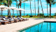 Fasano Trancoso - A piscina ao ar livre tem vistas privilegiadas do mar e é opção ideal para relaxar após um dia de praia.