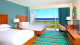 Hilton Curaçao - Ao fim do dia, o refúgio ideal é a confortável acomodação de 25 a 35 m², com varanda de vista para a ilha.