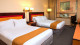 Holiday Inn Puerto Madero - Duas opções de acomodação: Standard, de 23 m², e Executiva, de 27 m², ambas com banheira, calefação, frigobar, etc.