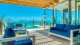 Hotel Água de Coco - Tem ainda espreguiçadeiras e sofás para relaxar e aproveitar a vista sobre o mar.