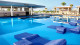 Riu Playa Blanca - São quatro piscinas, uma delas para uso infantil. E, para bronzear-se, solário à disposição!
