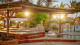 Hotel Varandas Beach - E enquanto as crianças brincam, os papais podem relaxar na jacuzzi, anexa à piscina.