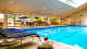 Infinity Blue Resort - Já para os dias amenos, a piscina interna é climatizada e dá continuidade à diversão.  