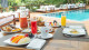 Insólito Boutique Hotel - O local prepara o café da manhã incluso na tarifa, com opções de pães, frutas, iogurte e mais.