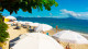 Jurerê Beach Village - O hotel está à beira da badalada Praia de Jurerê Internacional, onde hóspedes desfrutam do serviço de praia.