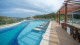 Laghetto Resort Golden Gramado - Uma delas é ao ar livre e foi projetada com vistas para a vegetação abundante do destino. 