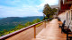 Mountain Village - A verdade é que todos terão o que comemorar. Esta vista é para o Vale do Quilombo, a partir do deck. 