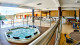Luz Hotel Foz - Sem falar da jacuzzi localizada próxima à piscina, que também compõe a lista de atrativos e é perfeita para relaxar.