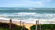 Comfort Suítes Macaé - Dona de uma beleza exuberante, a Praia dos Cavaleiros está em frente ao hotel e é uma das mais famosas do destino.