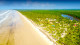 Makaira Beach Resort - De frente para o mar e cercado por áreas verdes, o Makaira Beach Resort garante férias deliciosas no litoral sul da Bahia.