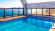 Mercure Santos Hotel - Também com vista para o mar, a piscina na cobertura garante momentos de relax. Tem ainda sauna e academia!