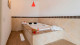 Miratlântico Búzios - Destaque para a Suíte Luxo, de 45 m², que conta com TV Smart, banheira de hidro, varanda com rede e ar-condicionado.
