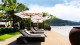 Hotel Spa Nau Royal - O primeiro destaque do hotel é o exclusivo deck com espreguiçadeiras à beira-mar!