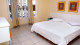 Hotel Nova Guarapari - A parte de bem-estar começa pela acomodação, com opções de 12 a 25 m², todas com varanda, AC e TV. 
