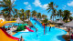 Hotel Parque das Fontes - E continua no parque aquático! Com espelho d’água, brinquedos infantis, piscina semiolímpica e toboáguas.