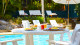 Porto Bay Búzios - Mimos e mais mimos. Você é recepcionado com drink e ainda tem o café da manhã servido à beira da piscina!
