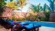 Pousada Vento de Jeri - Na lista de lazer, destaque para piscina ao ar livre com espreguiçadeiras, opção ideal para relaxar sob o sol do Ceará.