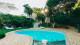 Pousada Villa Valentina  - O lazer também inclui piscina ao ar livre, com espreguiçadeiras ao redor e ótima opção para curtir depois da praia.